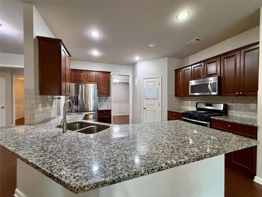 3 bedroom, 3 bathroom, 2,375 sq ft single family residence for rent at 5115 Breezewood Circle, Alpharetta, GA 30004 for $2,750 a month — photo 8