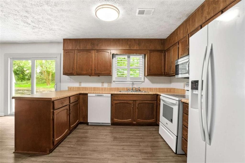 3 bedroom, 2 bathroom, 1,144 sq ft single family residence for sale at 6988 Tan Bark Court, Riverdale, GA 30296 — photo 8