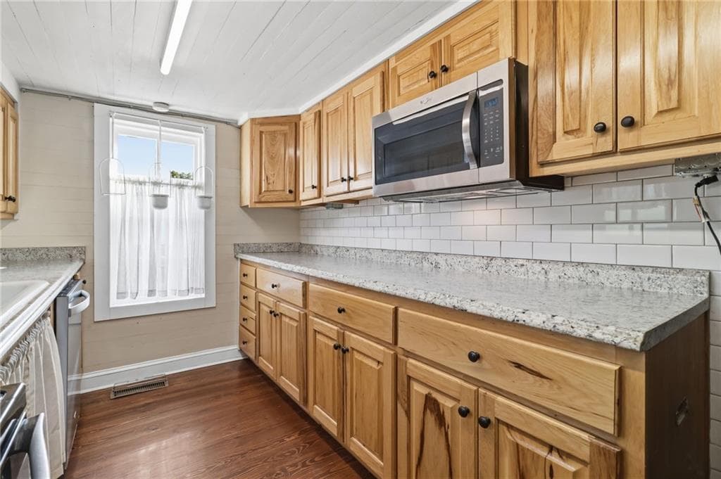2 bedroom, 1 bathroom, 1,032 sq ft single family residence for sale at 206 Kell Street, Ellijay, GA 30540 — photo 9