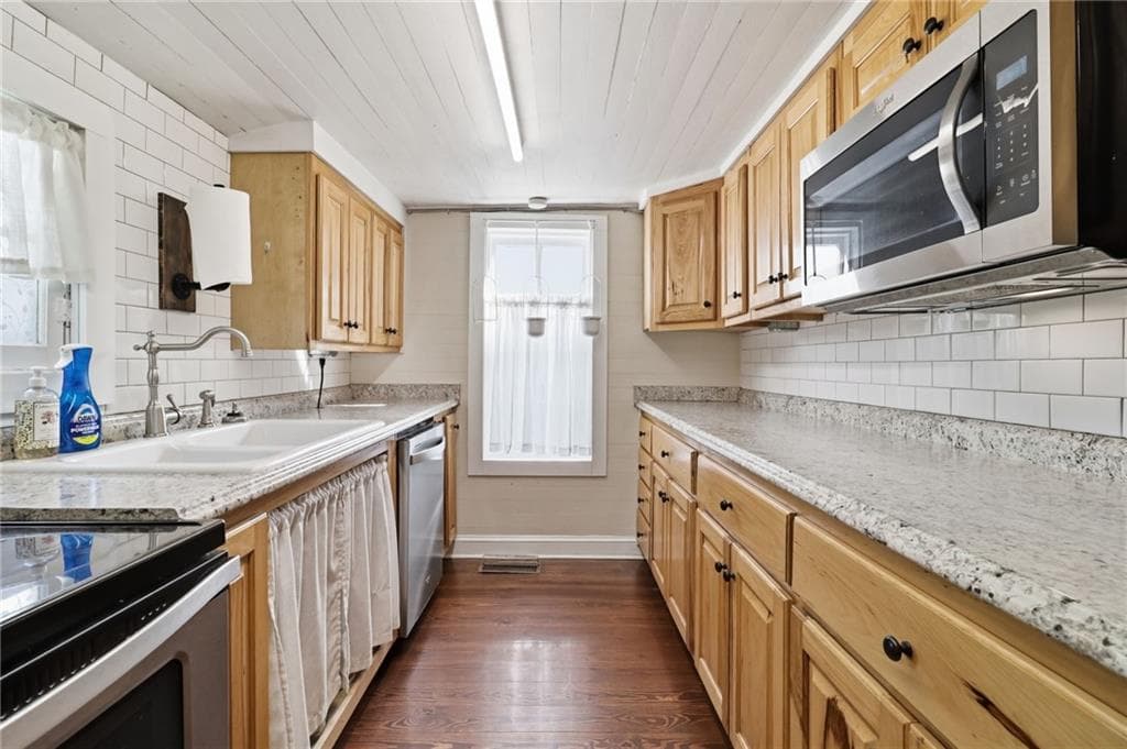 2 bedroom, 1 bathroom, 1,032 sq ft single family residence for sale at 206 Kell Street, Ellijay, GA 30540 — photo 10