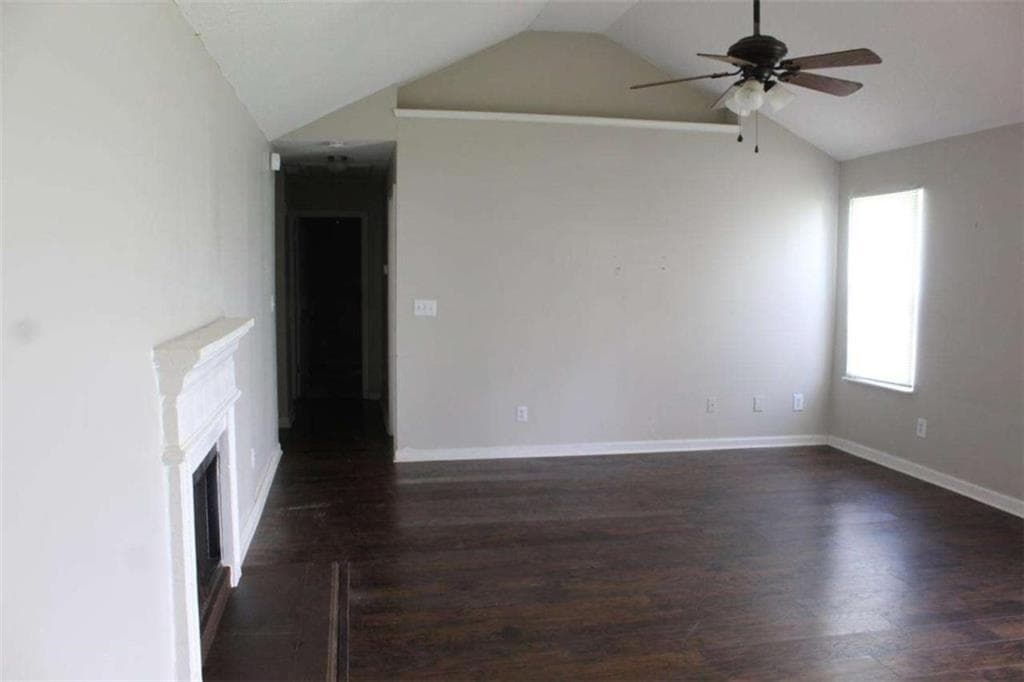 3 bedroom, 2 bathroom, 1,391 sq ft single family residence under contract at 6592 Browns Mill Ferry Drive, Lithonia, GA 30038 — photo 4