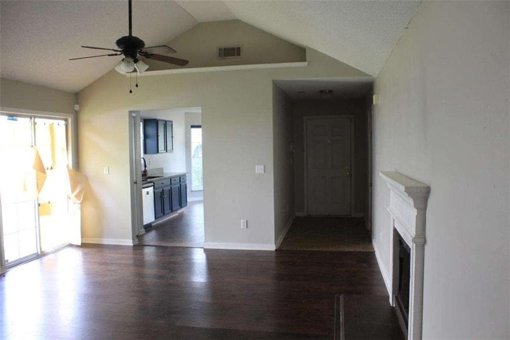 3 bedroom, 2 bathroom, 1,391 sq ft single family residence under contract at 6592 Browns Mill Ferry Drive, Lithonia, GA 30038 — photo 5