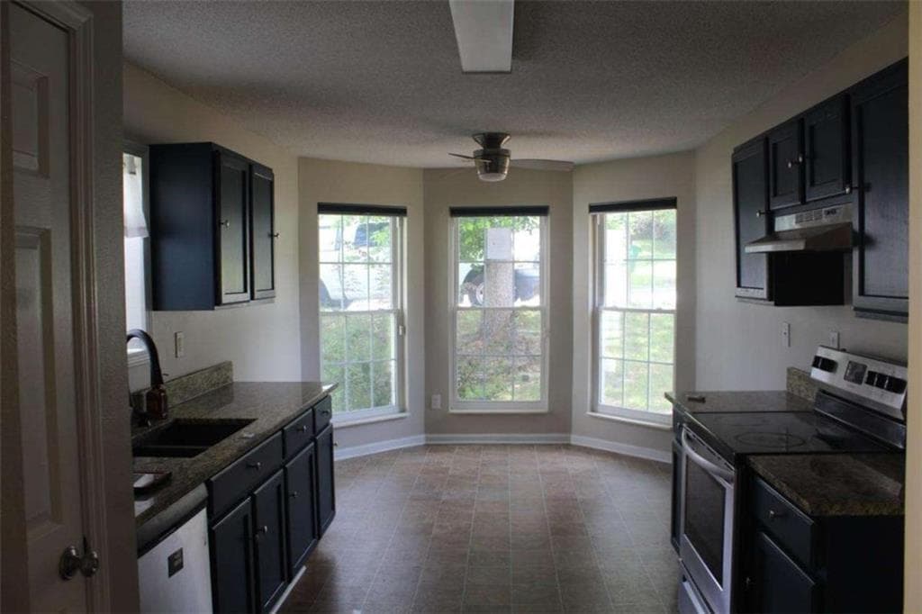 3 bedroom, 2 bathroom, 1,391 sq ft single family residence under contract at 6592 Browns Mill Ferry Drive, Lithonia, GA 30038 — photo 6