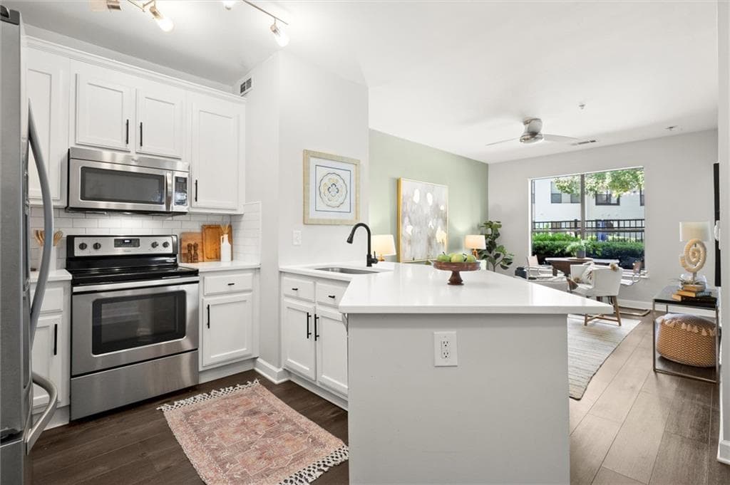 1 bedroom, 1 bathroom, 646 sq ft condominium for sale at 821 Ralph Mcgill Boulevard 3112, Atlanta, GA 30306 — photo 8