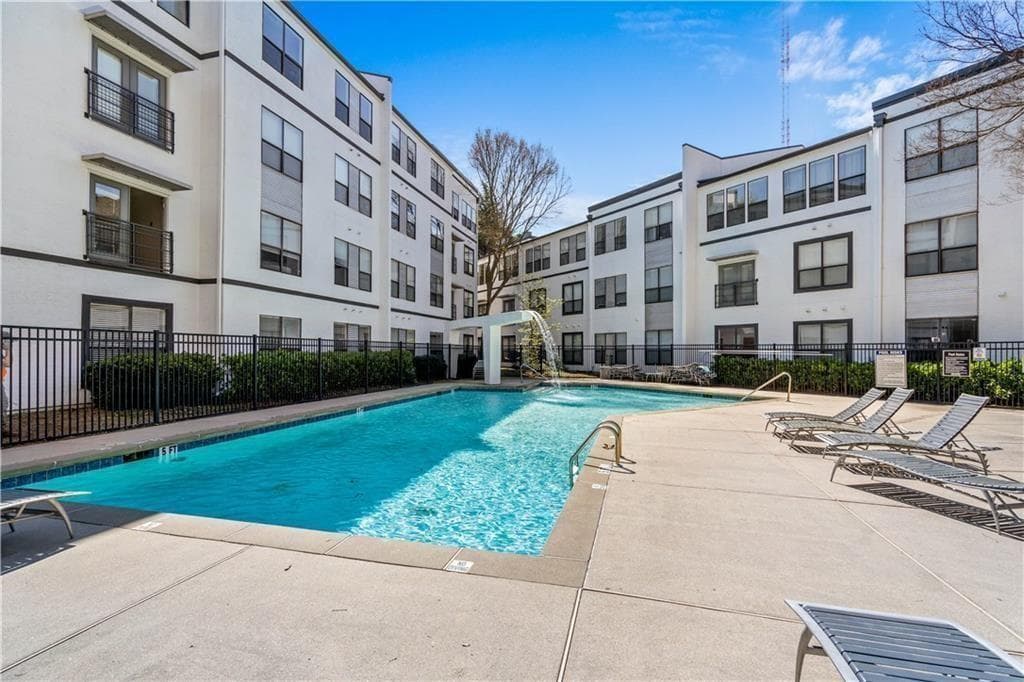 1 bedroom, 1 bathroom, 646 sq ft condominium for sale at 821 Ralph Mcgill Boulevard 3112, Atlanta, GA 30306 — photo 5