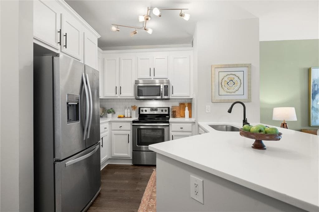 1 bedroom, 1 bathroom, 646 sq ft condominium for sale at 821 Ralph Mcgill Boulevard 3112, Atlanta, GA 30306 — photo 1 of 25