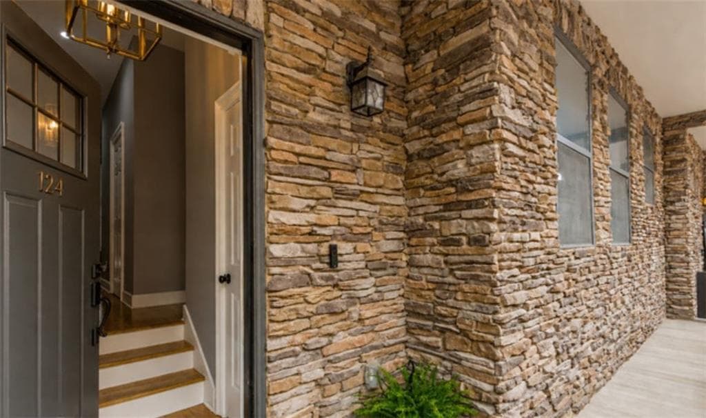 4 bedroom, 5 bathroom, 2,076 sq ft townhouse for sale at 124 Kiram Terrace, Atlanta, GA 30331