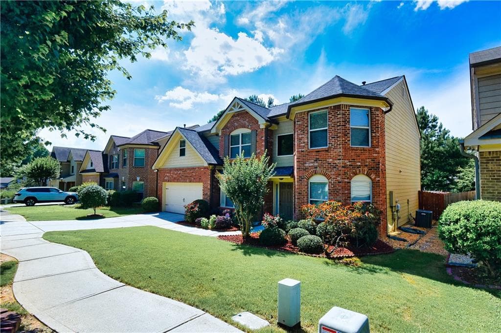 5 bedroom, 3 bathroom, 2,636 sq ft single family residence for sale at 1721 Bridle Road, Lawrenceville, GA 30043 — photo 3