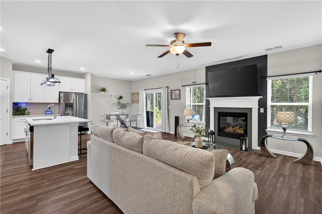 5 bedroom, 3 bathroom, 2,752 sq ft single family residence for sale at 4161 Dean Grove Wy, Loganville, GA 30052 — photo 5