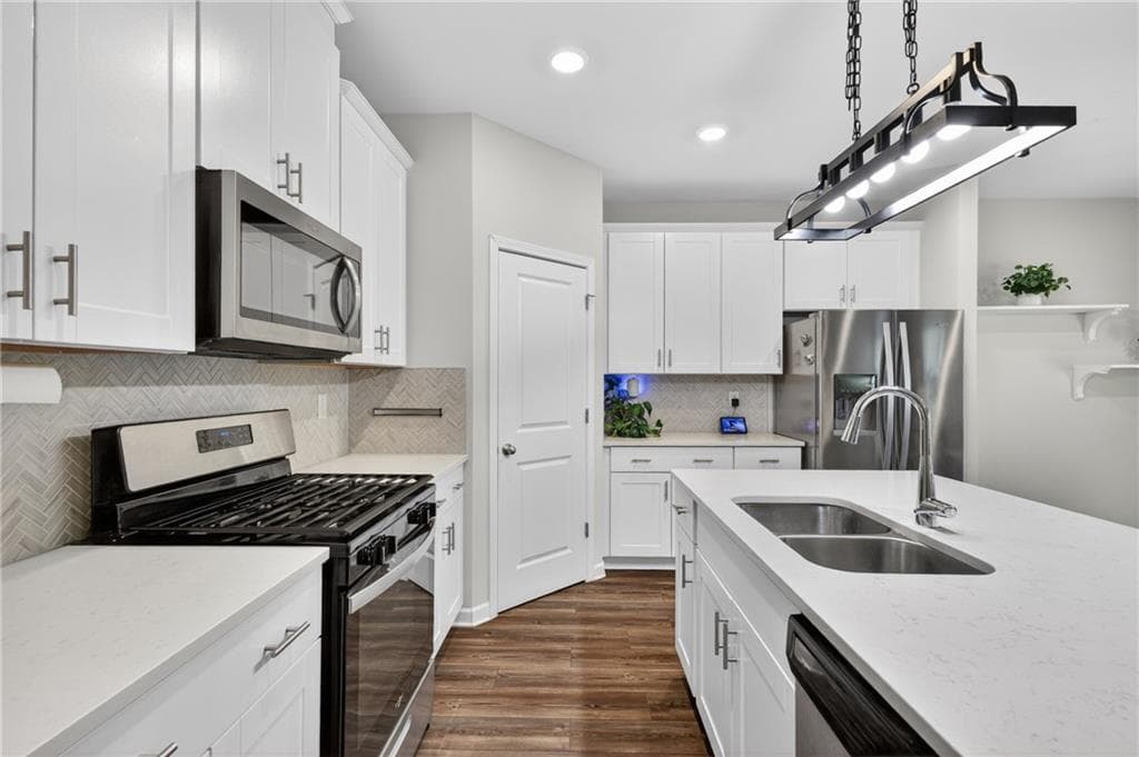 5 bedroom, 3 bathroom, 2,752 sq ft single family residence for sale at 4161 Dean Grove Wy, Loganville, GA 30052 — photo 6