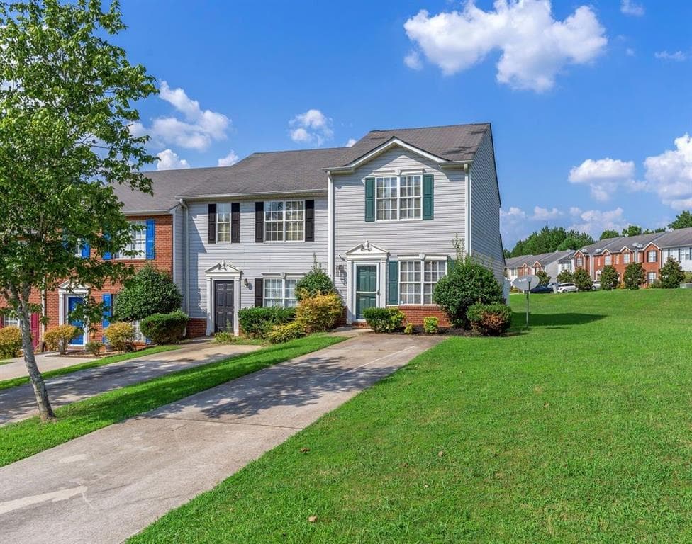 2 bedroom, 2 bathroom townhouse for rent at 1327 Hollenbeck Lane, Riverdale, GA 30296 for $1,650 a month