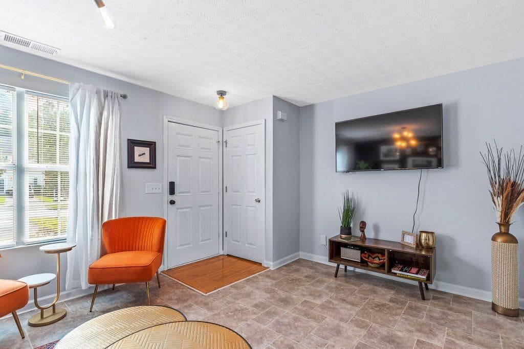 2 bedroom, 2 bathroom townhouse for rent at 1327 Hollenbeck Lane, Riverdale, GA 30296 for $1,650 a month — photo 4