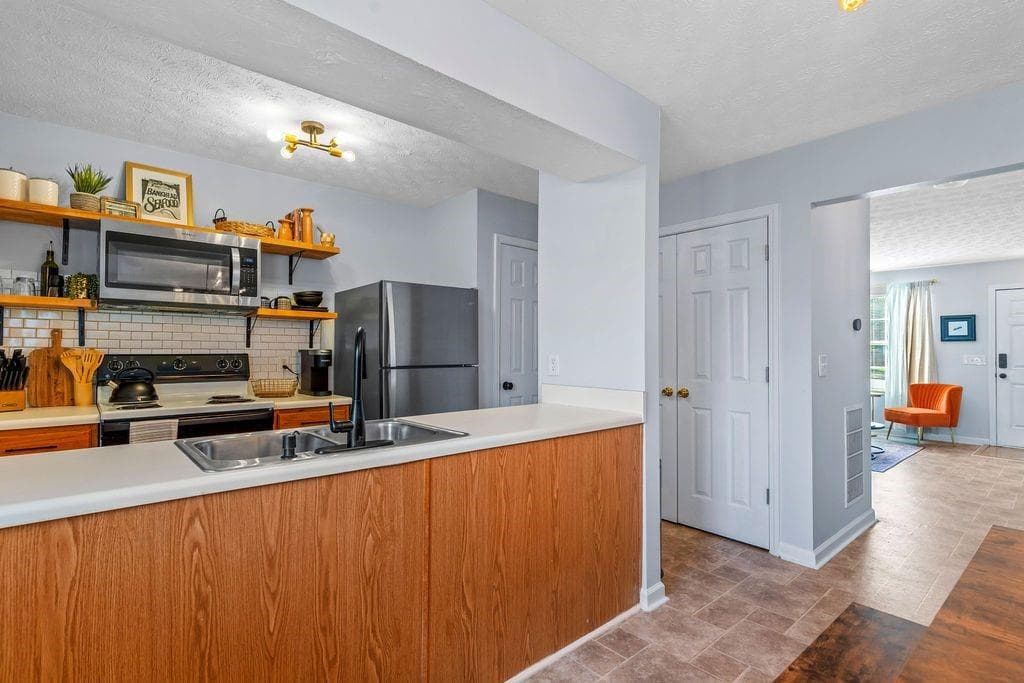 2 bedroom, 2 bathroom townhouse for rent at 1327 Hollenbeck Lane, Riverdale, GA 30296 for $1,650 a month — photo 9