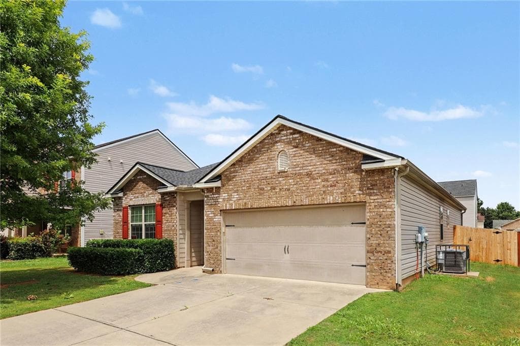 4 bedroom, 2 bathroom, 1,855 sq ft single family residence for sale at 1886 Osprey Drive, Hampton, GA 30228 — photo 2