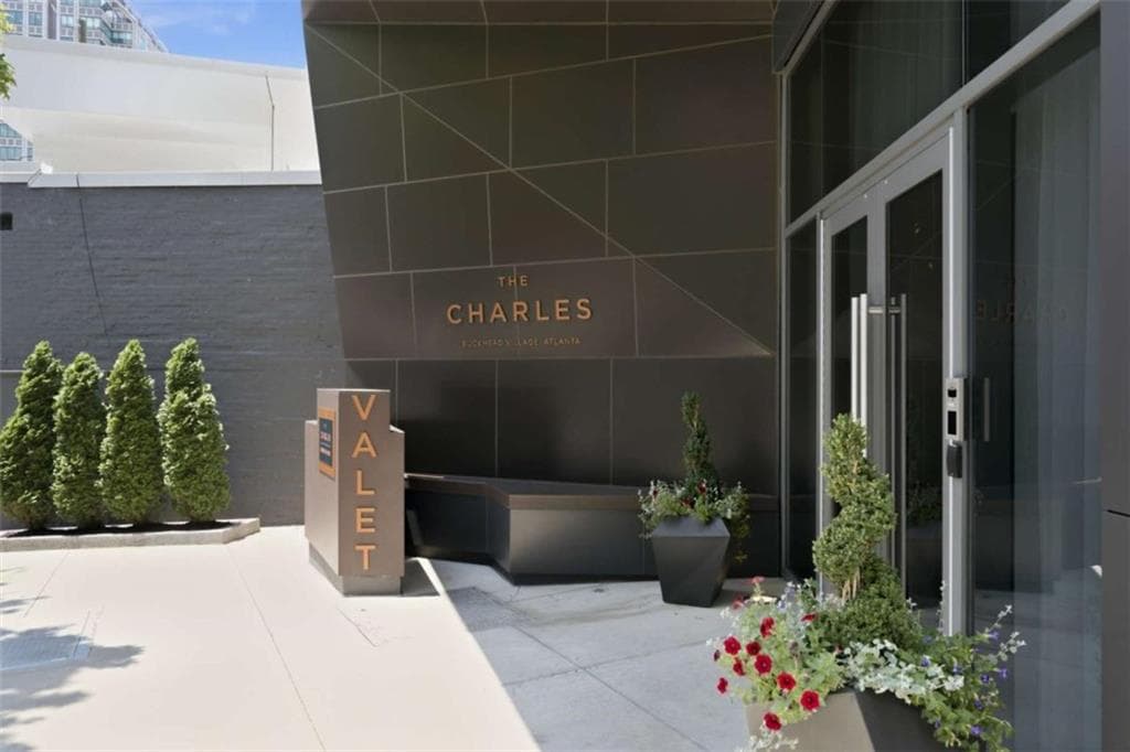 3 bedroom, 3 bathroom, 2,460 sq ft condominium for sale at 3107 Peachtree Road 1804, Atlanta, GA 30305