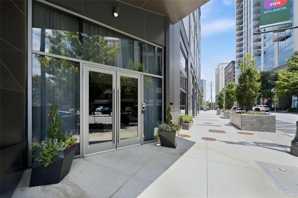 3 bedroom, 3 bathroom, 2,460 sq ft condominium for sale at 3107 Peachtree Road 1804, Atlanta, GA 30305 — photo 3