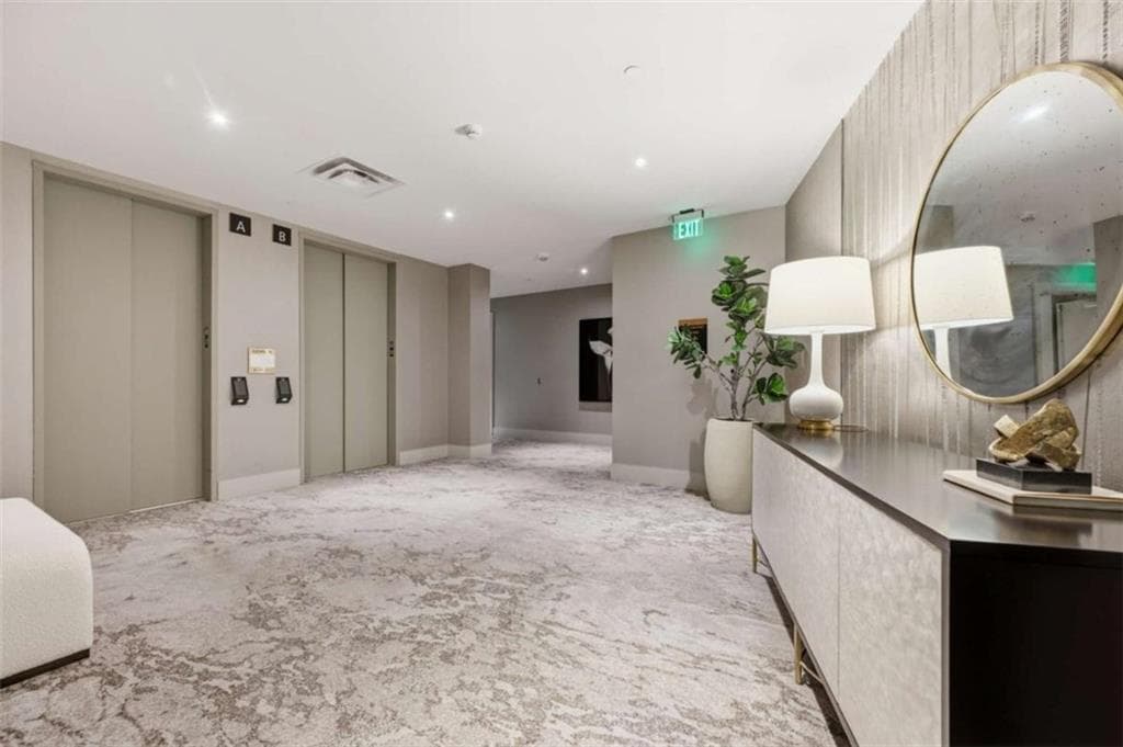 3 bedroom, 3 bathroom, 2,460 sq ft condominium for sale at 3107 Peachtree Road 1804, Atlanta, GA 30305 — photo 6