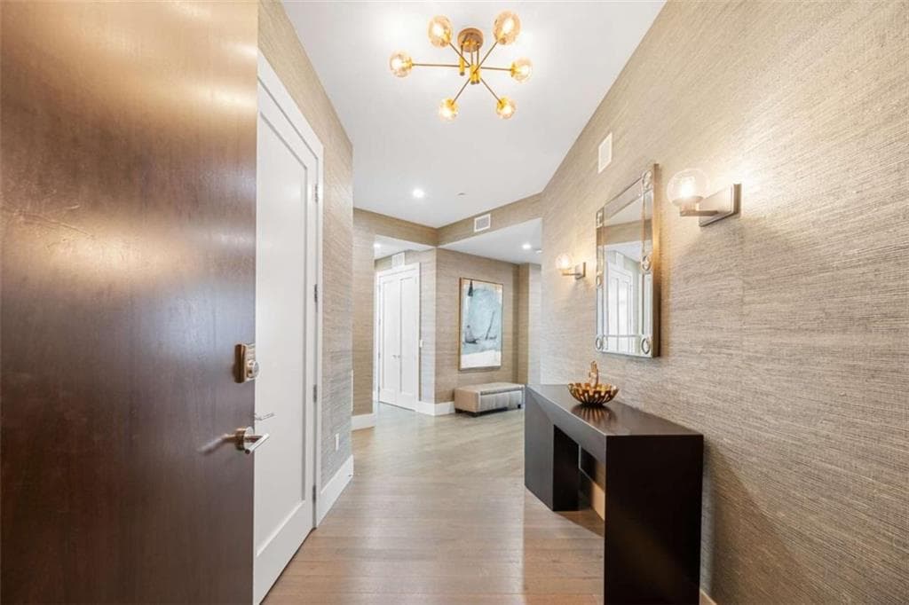 3 bedroom, 3 bathroom, 2,460 sq ft condominium for sale at 3107 Peachtree Road 1804, Atlanta, GA 30305 — photo 7