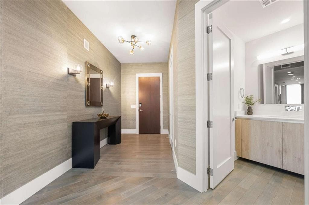 3 bedroom, 3 bathroom, 2,460 sq ft condominium for sale at 3107 Peachtree Road 1804, Atlanta, GA 30305 — photo 8