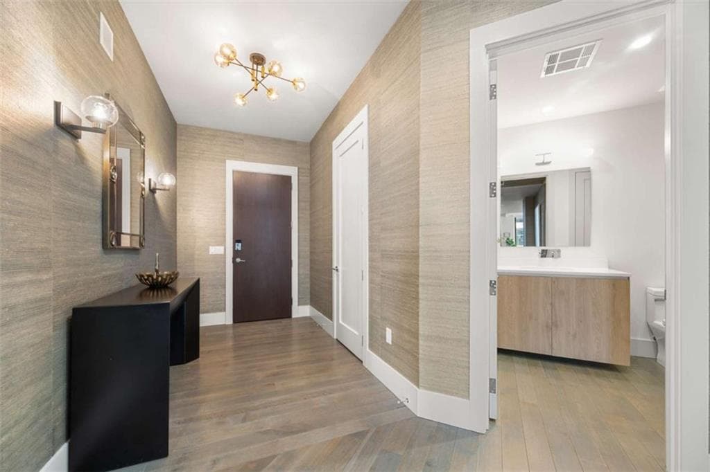 3 bedroom, 3 bathroom, 2,460 sq ft condominium for sale at 3107 Peachtree Road 1804, Atlanta, GA 30305 — photo 9