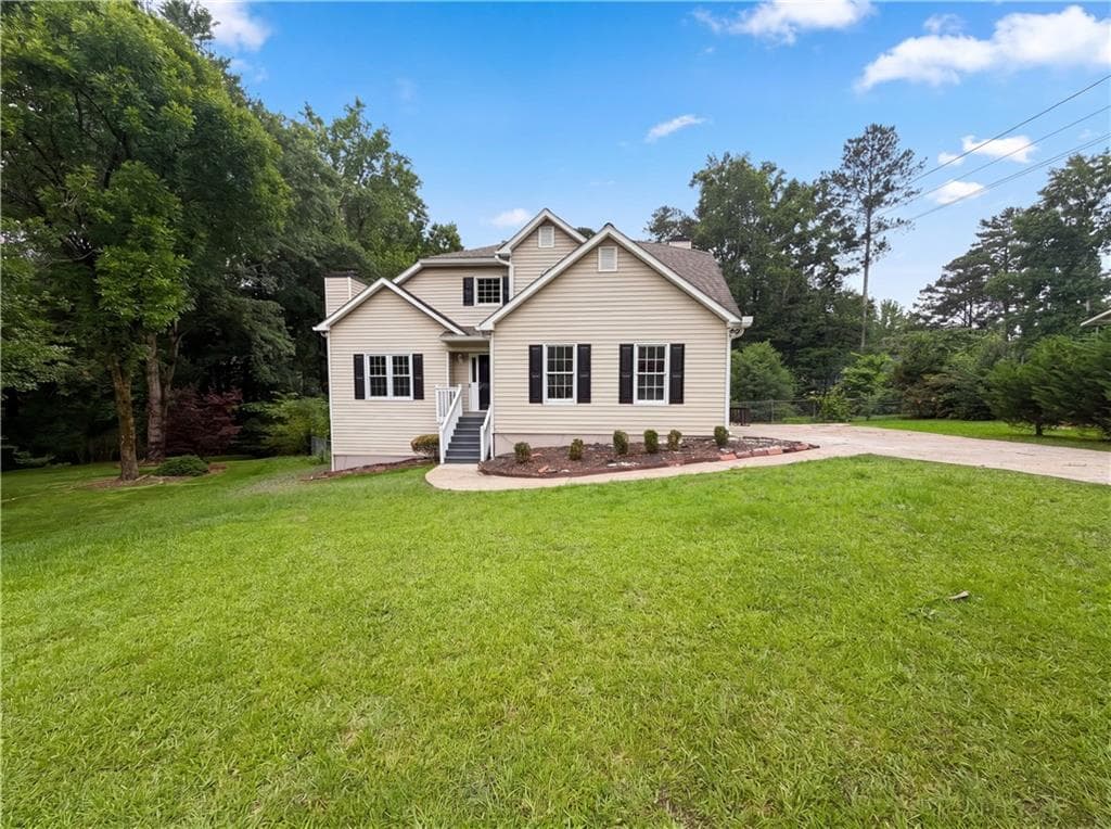 3 bedroom, 3 bathroom, 2,062 sq ft single family residence for sale at 3162 Oak Leaf Court, Marietta, GA 30064 — photo 2