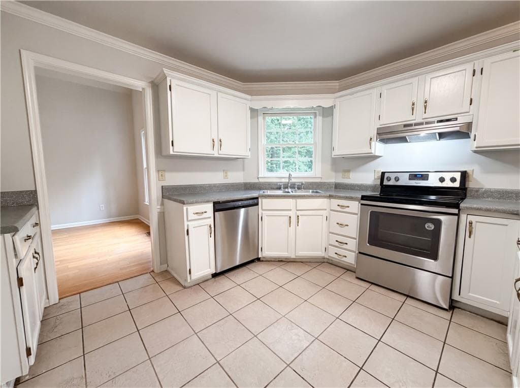 3 bedroom, 3 bathroom, 2,062 sq ft single family residence for sale at 3162 Oak Leaf Court, Marietta, GA 30064 — photo 5