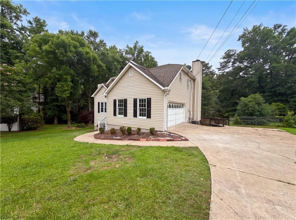 3 bedroom, 3 bathroom, 2,062 sq ft single family residence for sale at 3162 Oak Leaf Court, Marietta, GA 30064 — photo 3