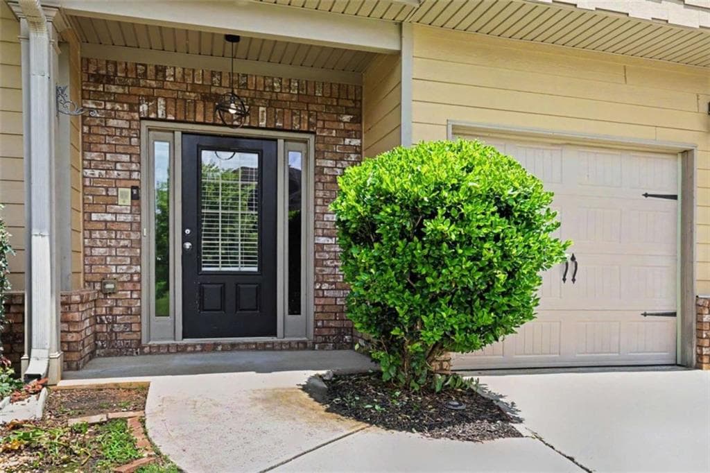 4 bedroom, 3 bathroom, 2,418 sq ft single family residence under contract at 302 Kells Court, Woodstock, GA 30188 — photo 3