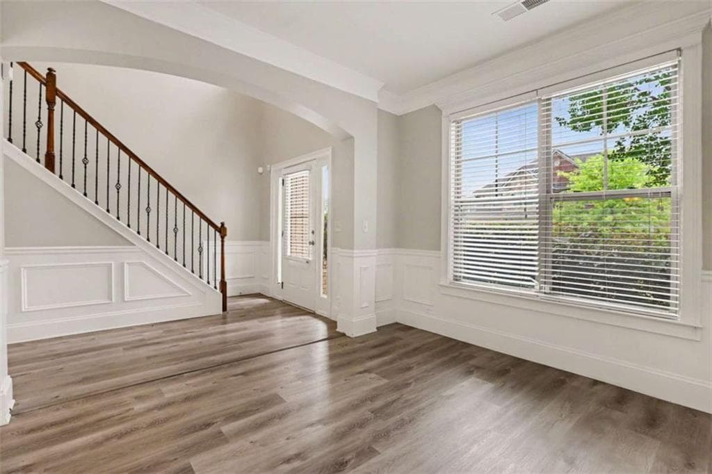 4 bedroom, 3 bathroom, 2,418 sq ft single family residence under contract at 302 Kells Court, Woodstock, GA 30188 — photo 5