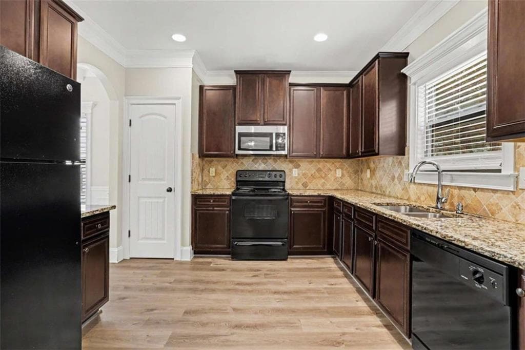 4 bedroom, 3 bathroom, 2,418 sq ft single family residence under contract at 302 Kells Court, Woodstock, GA 30188 — photo 10