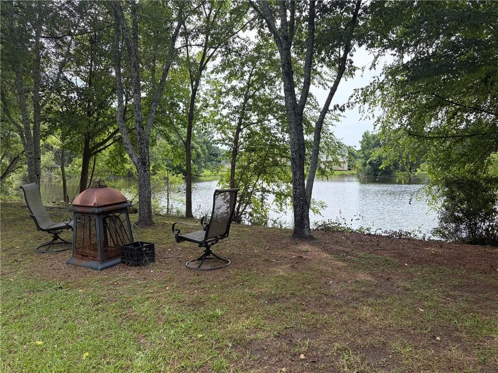 3 bedroom, 3 bathroom, 2,279 sq ft single family residence under contract at 2955 Haden Cove, Marietta, GA 30064 — photo 3
