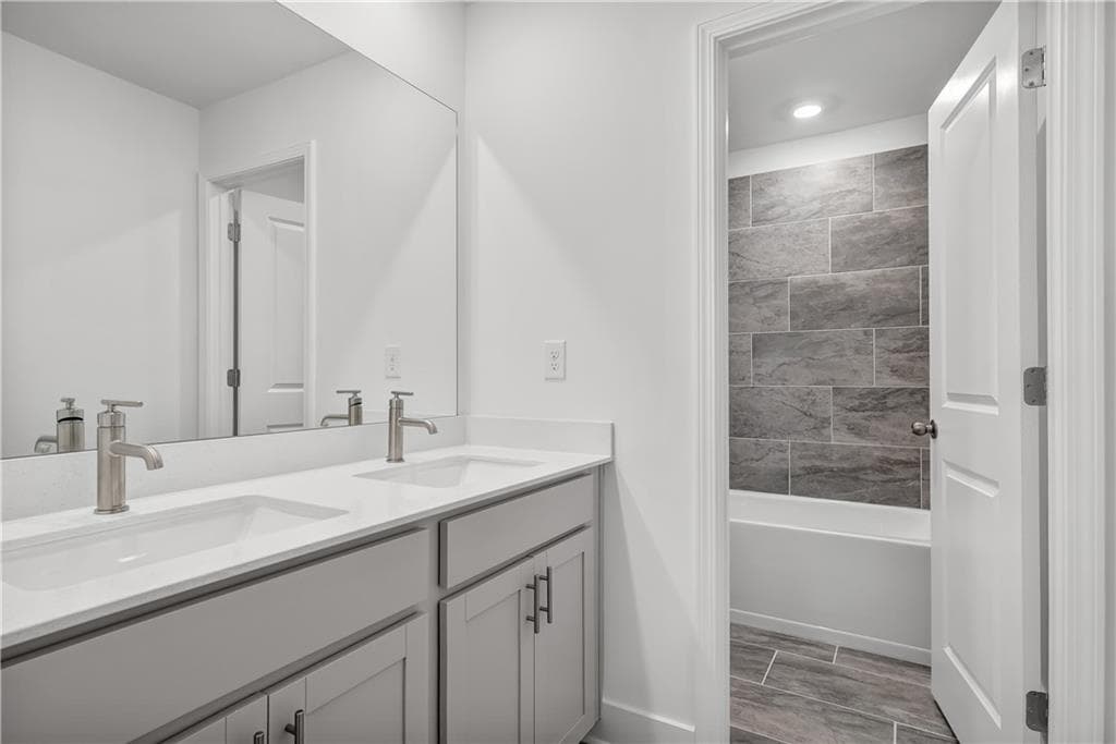 6 bedroom, 3 bathroom, 3,007 sq ft single family residence under contract at 121 Armory Creek Drive, Jackson, GA 30233 — photo 9