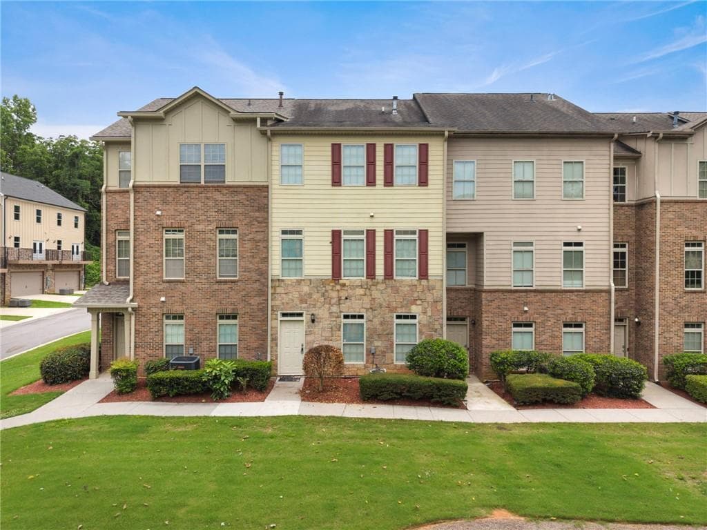 3 bedroom, 4 bathroom, 2,436 sq ft townhouse under contract at 4402 George David Way, Powder Springs, GA 30127 — photo 4