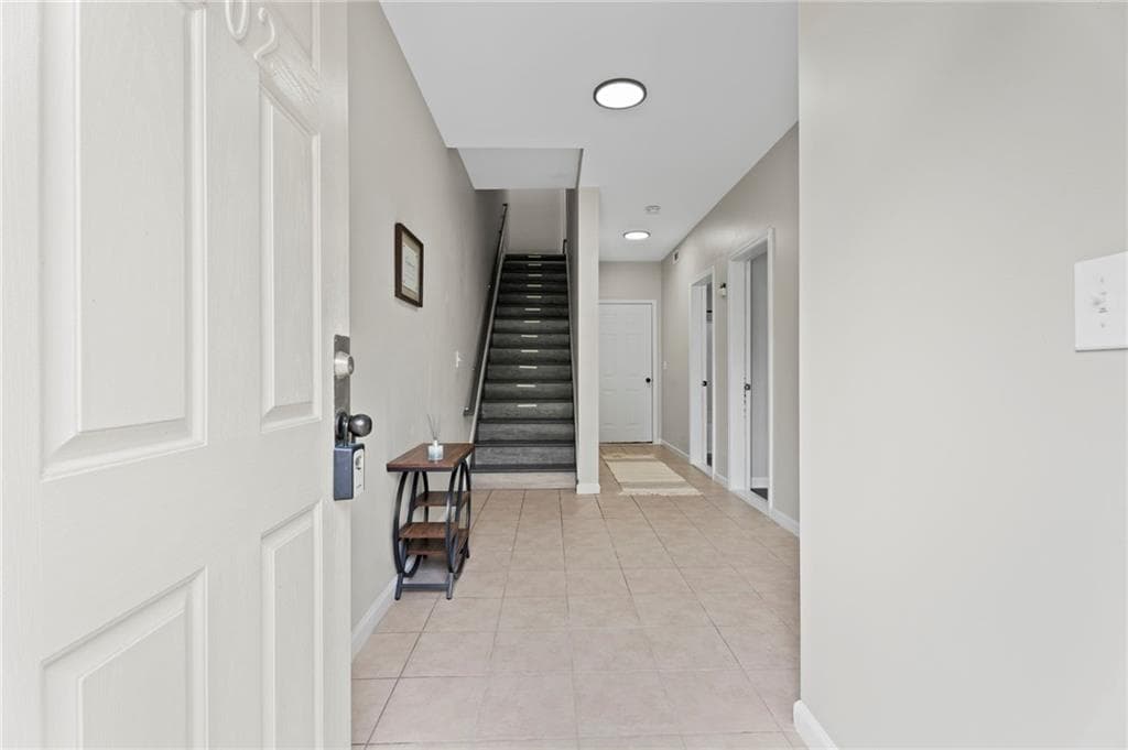 3 bedroom, 4 bathroom, 2,436 sq ft townhouse under contract at 4402 George David Way, Powder Springs, GA 30127 — photo 5