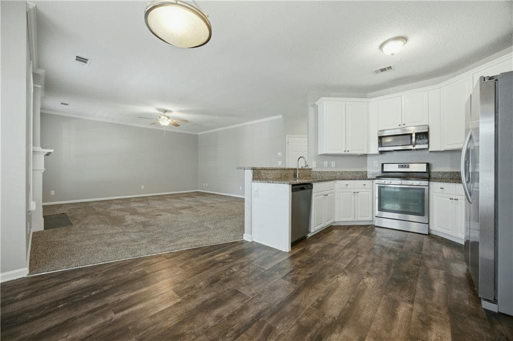 4 bedroom, 3 bathroom, 2,038 sq ft single family residence for sale at 415 Maisie Court, Alpharetta, GA 30004 — photo 5
