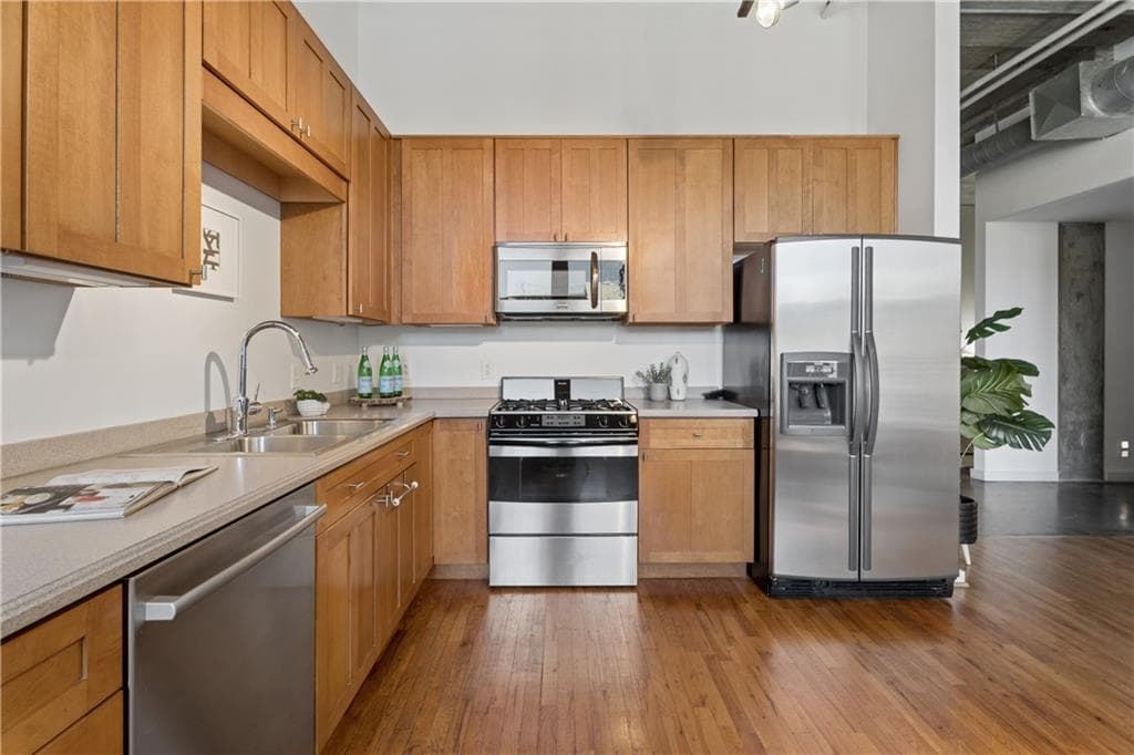 2 bedroom, 2 bathroom, 1,116 sq ft condominium under contract at 660 Glen Iris Drive 305, Atlanta, GA 30308 — photo 5