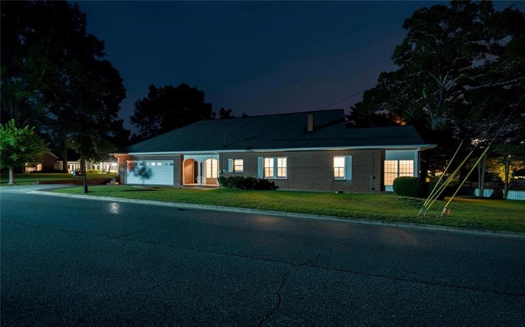 3 bedroom, 4 bathroom, 2,147 sq ft single family residence under contract at 1261 Enota Avenue, Gainesville, GA 30501 — photo 2