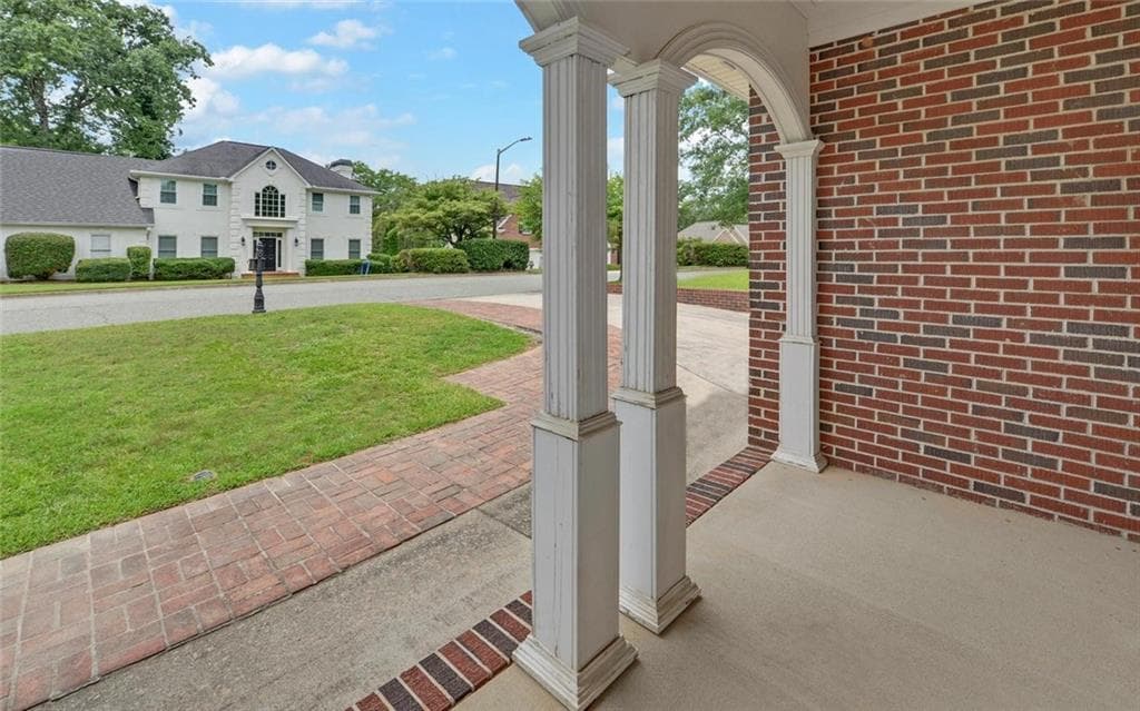 3 bedroom, 4 bathroom, 2,147 sq ft single family residence under contract at 1261 Enota Avenue, Gainesville, GA 30501 — photo 6