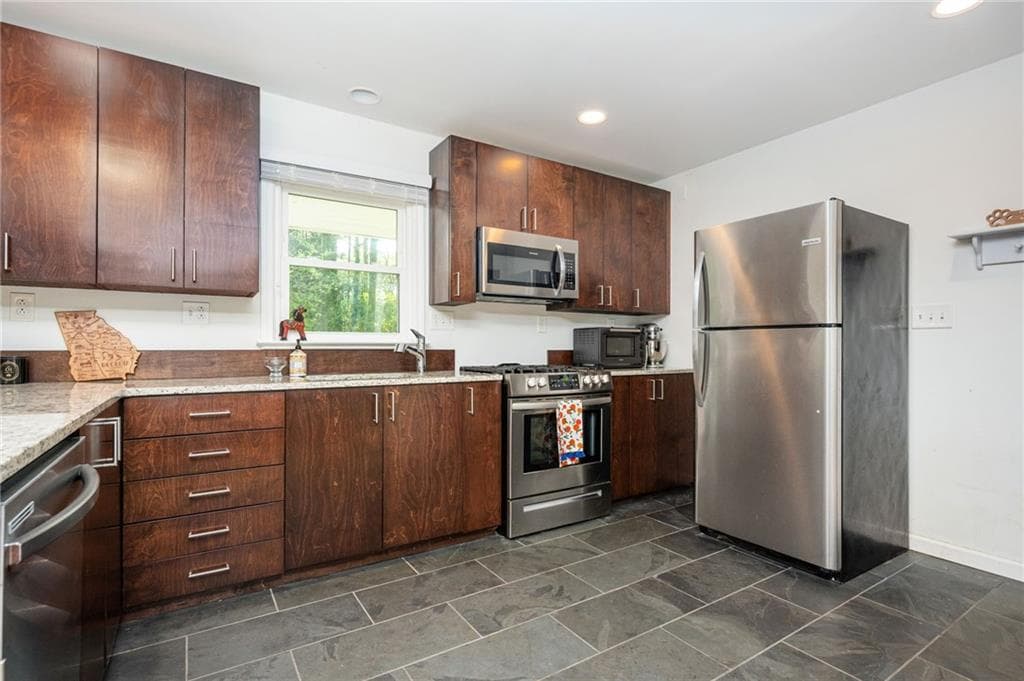 2 bedroom, 2 bathroom, 1,100 sq ft single family residence for sale at 1428 Sandy Lane, Decatur, GA 30032 — photo 8