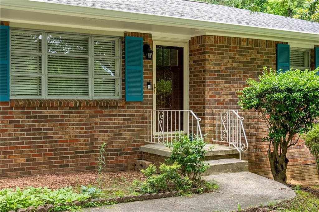 4 bedroom, 3 bathroom, 2,052 sq ft single family residence for sale at 3430 Hillbrook Court, Marietta, GA 30008 — photo 3