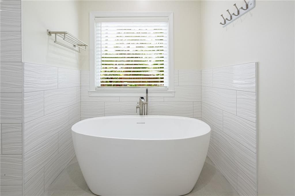 4 bedroom, 3 bathroom, 2,052 sq ft single family residence for sale at 3430 Hillbrook Court, Marietta, GA 30008 — photo 8