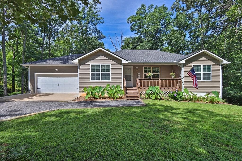 107 Emmette Drive, Dawsonville, GA 30534 — most recent listing photo