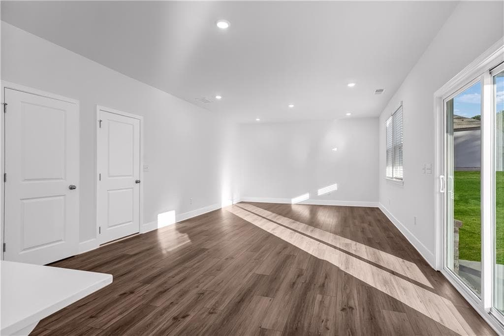 5 bedroom, 4 bathroom, 2,220 sq ft single family residence under contract at 421 Panther Creek Lane, Jackson, GA 30233 — photo 7
