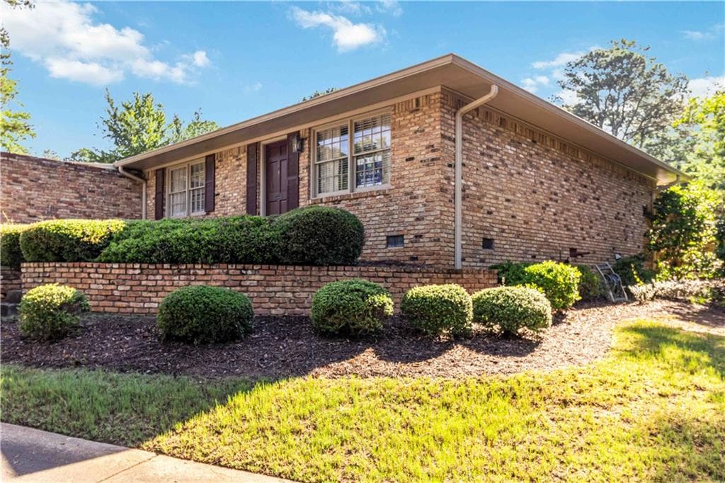 2 bedroom, 2 bathroom, 1,260 sq ft condominium for sale at 3301 Stonecrest Court, Atlanta, GA 30341 — photo 2
