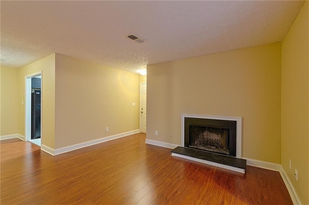 2 bedroom, 1 bathroom, 1,097 sq ft condominium for rent at 1808 Augusta Drive, Marietta, GA 30067 for $1,545 a month — photo 3