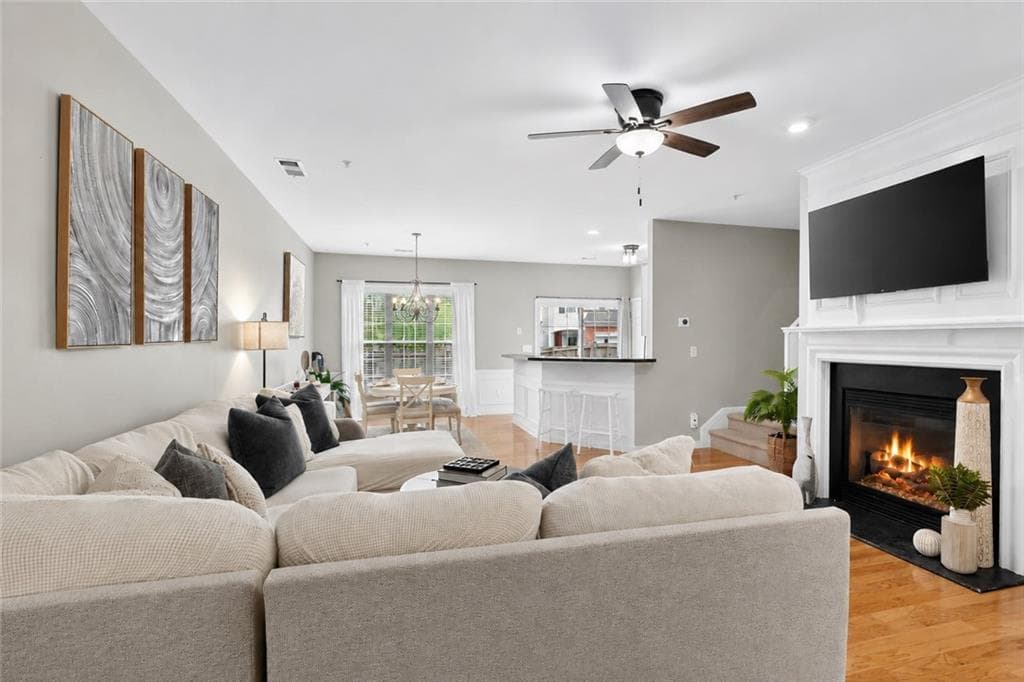 3 bedroom, 3 bathroom, 1,638 sq ft townhouse for sale at 251 Kigian Trail, Woodstock, GA 30188 — photo 9