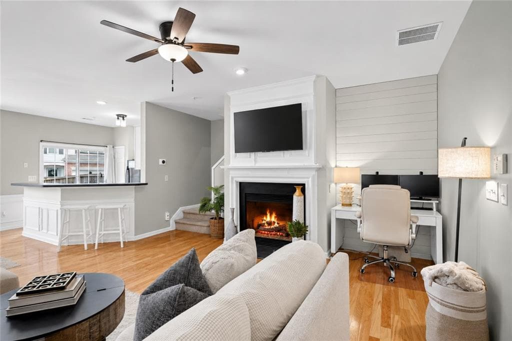 3 bedroom, 3 bathroom, 1,638 sq ft townhouse for sale at 251 Kigian Trail, Woodstock, GA 30188 — photo 3