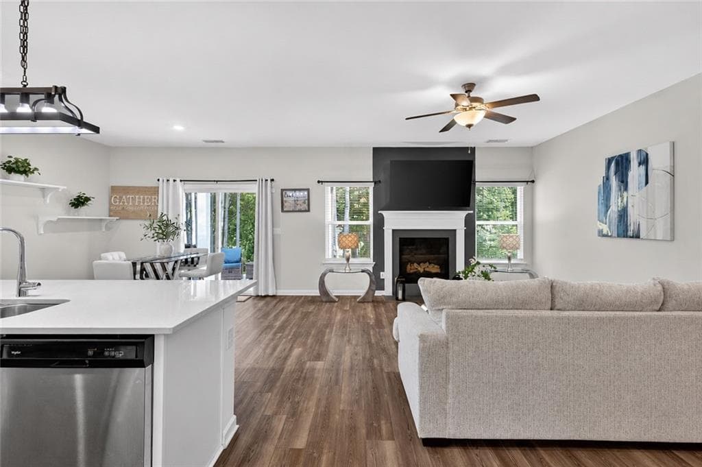 5 bedroom, 3 bathroom, 2,752 sq ft single family residence for sale at 4161 Dean Grove Wy, Loganville, GA 30052 — photo 3
