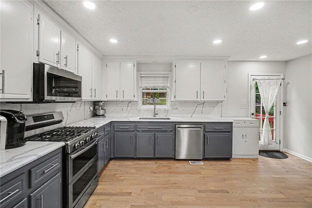 4 bedroom, 3 bathroom, 2,480 sq ft single family residence for sale at 250 Sable Trace Drive, Acworth, GA 30102 — photo 8