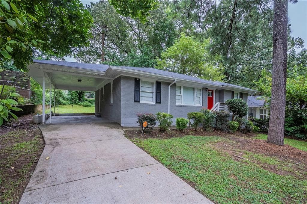 3 bedroom, 1 bathroom, 1,218 sq ft single family residence for sale at 2450 Springdale Road, Atlanta, GA 30315 — photo 3
